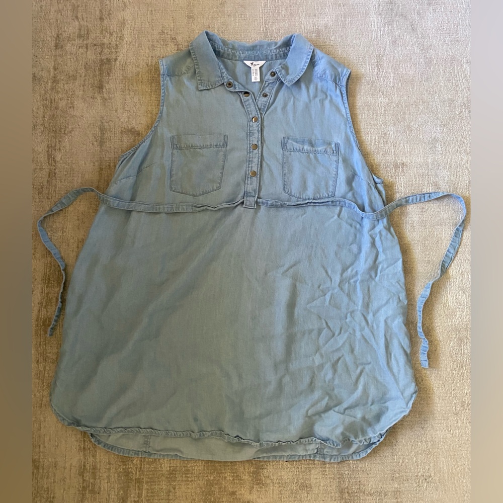 Thyme Maternity Light Blue Denim sleeveless Button-Up tunic
